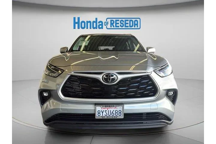 $29898 : Toyota Highlander 2022 LE 4d image 10