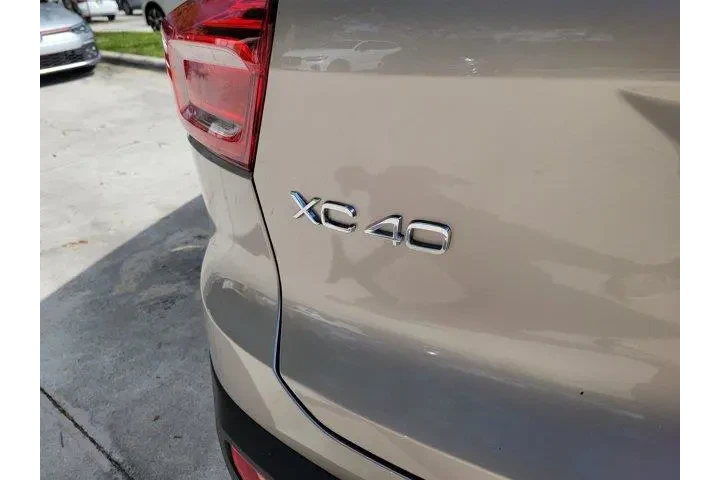 $35988 : Volvo XC40 2024 AWD B5 Ultim image 10