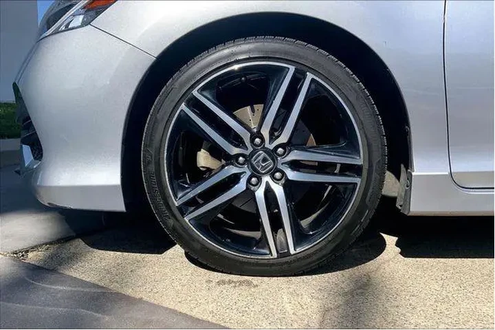 $19985 : Honda Accord 2017 Touring 4d image 9