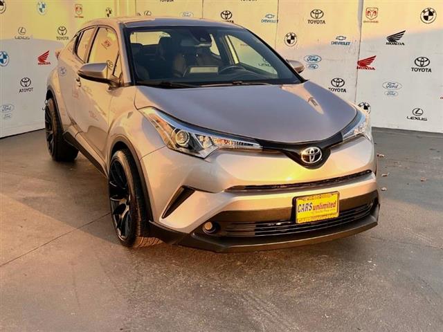 $17995 : Used 2019 C-HR XLE FWD (Natl) image 1