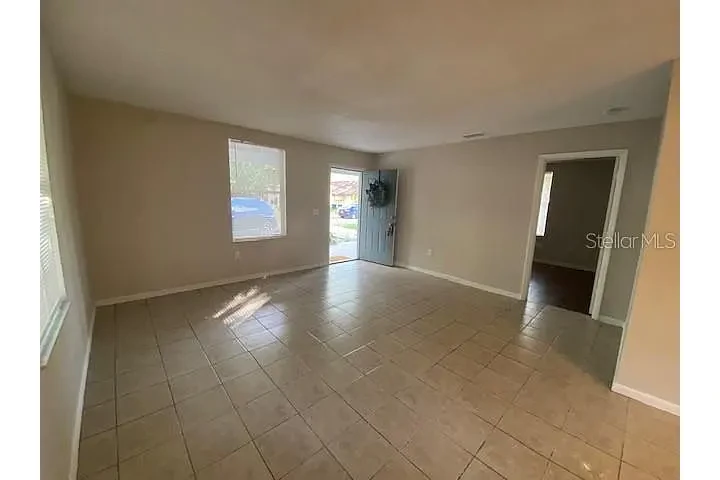 $900 : Fully renovated and furnished image 5