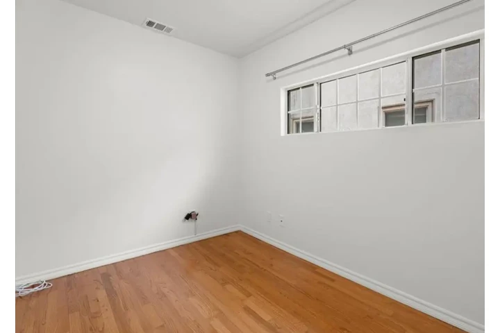 $2400 : Nice 3Bedroom House in LA image 4