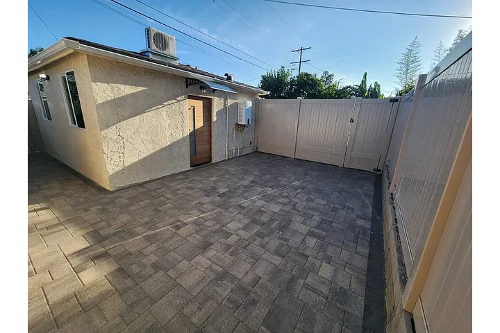 $1095 : Immediate Spacious house!!! image 2