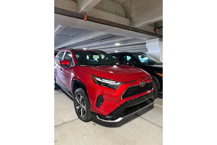 Toyota Rav4 Plug in 4DR SE image 6