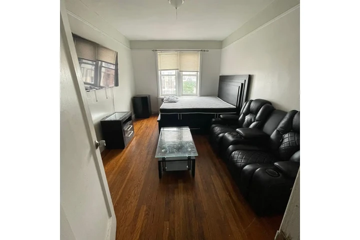 $300 : Rooms For Rent NY. 111 image 5
