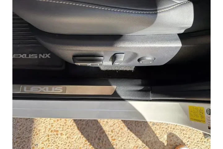 $22975 : Lexus NX 200t 2017 4dr Cross image 10