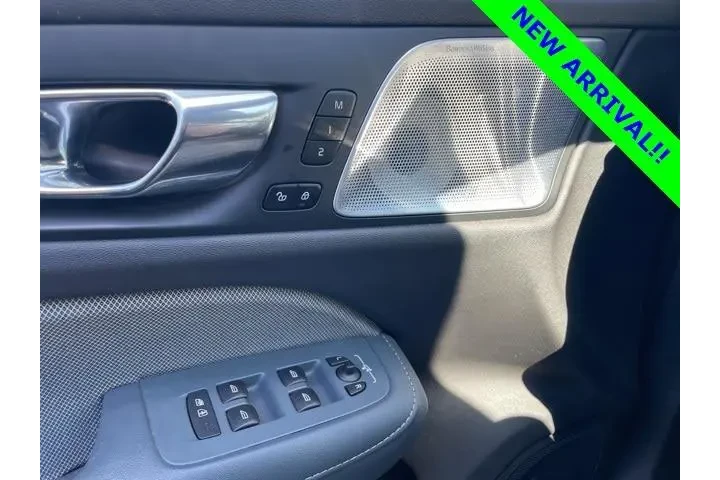 $28089 : Volvo S60 2022 AWD B5 R-Desi image 7