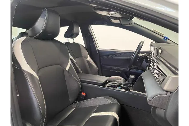 $29471 : Toyota Camry 2025 SE 4dr Sed image 10