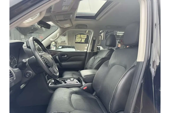 2023 QX80 LUXE image 6