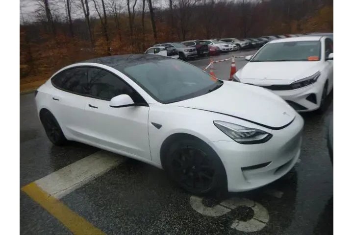 $23493 : Tesla Model 3 2022 AWD Long image 2