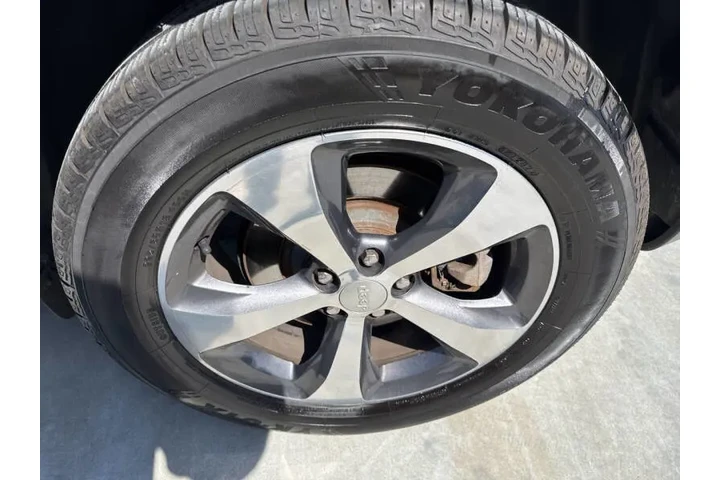 $17999 : 2019 Cherokee Limited image 8