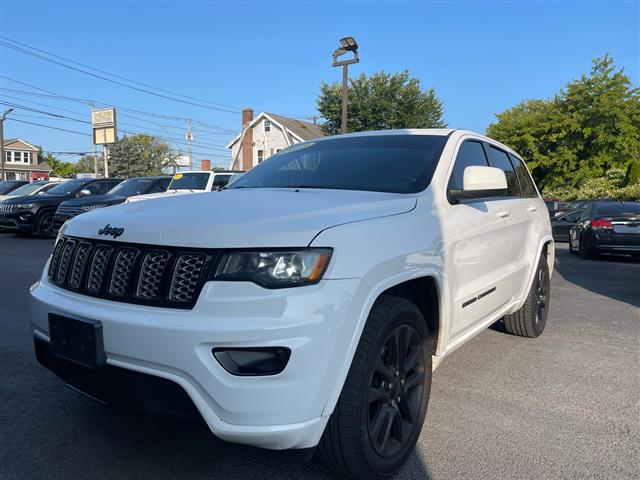 $15900 : 2018 Grand Cherokee image 4