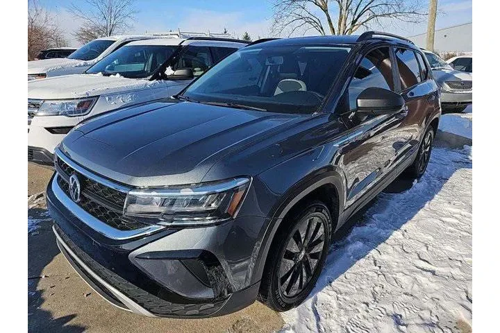 $13688 : Volkswagen Taos 2022 AWD S 4 image 1