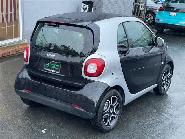 $8900 : Used 2018 fortwo electric dri image 6