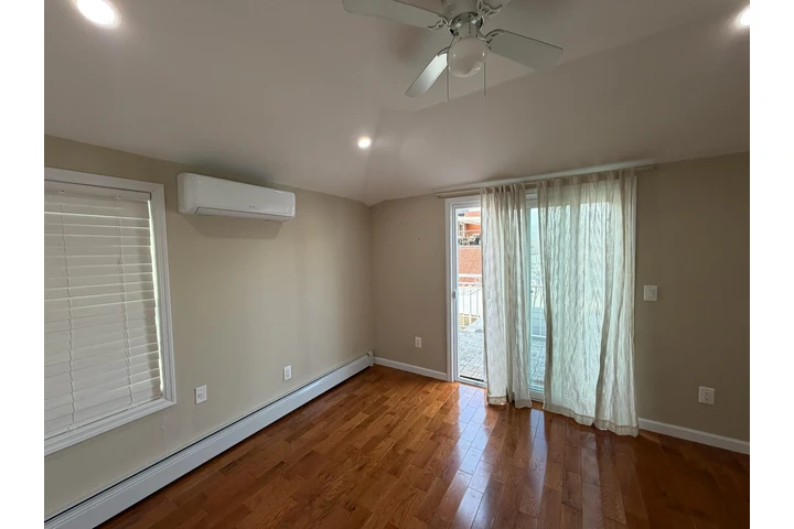 $1200 : Se renta habitación con balcon image 3