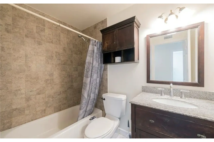 $2500 : 3 Bedroom Home in Los Angeles image 9