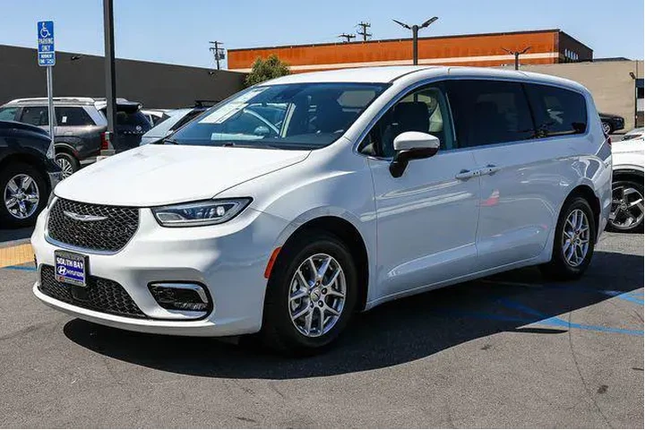 $23998 : Chrysler Pacifica 2023 Touri image 3