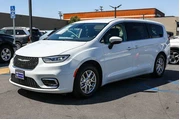 $23998 : Chrysler Pacifica 2023 Touri thumbnail