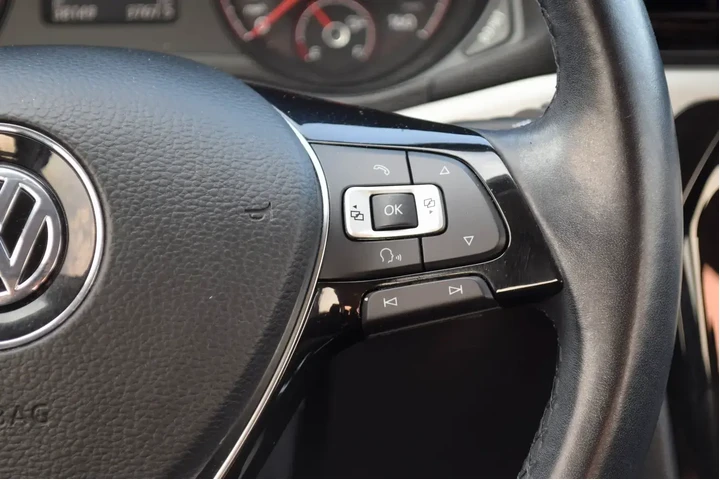 $16989 : Volkswagen Passat 2020 SE 4d image 10