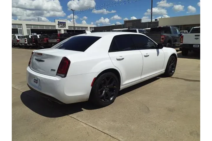 2022 300 Touring image 1