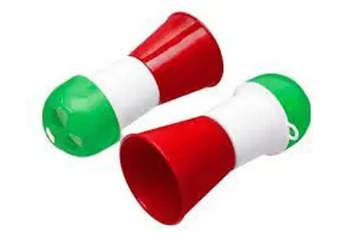$1 : VUVUZELAS Y TROMPETAS CON LOGO image 6
