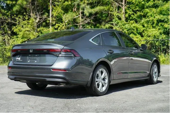 $23865 : Honda Accord 2023 LX 4dr Sed image 10