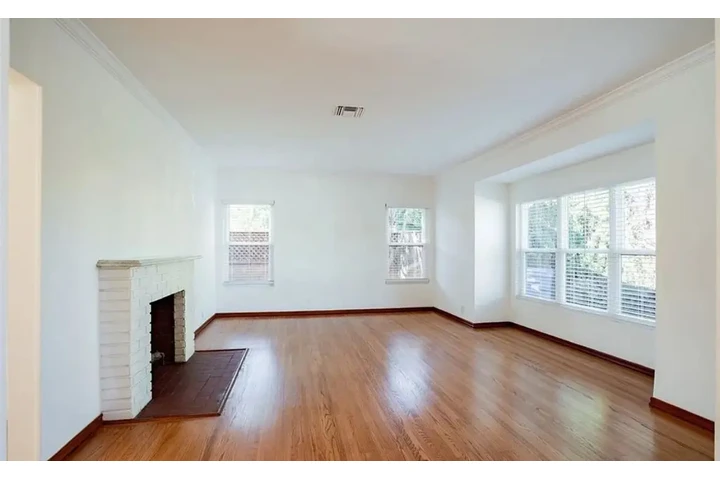 $2000 : 2 Bedroom House in Los Angeles image 2