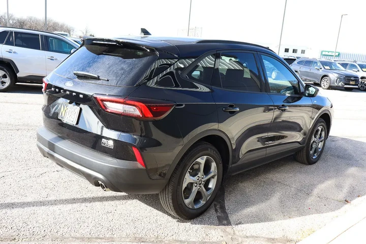 $24988 : 2025 Escape ST-Line AWD image 4