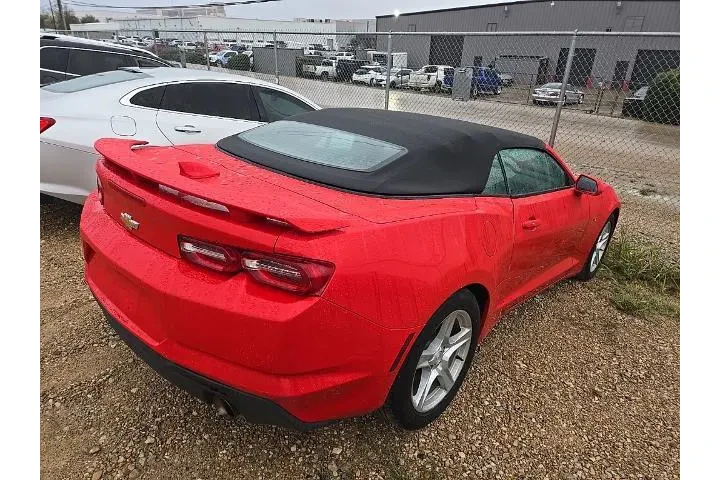 $24806 : Chevrolet Camaro 2023 LT 2dr image 3