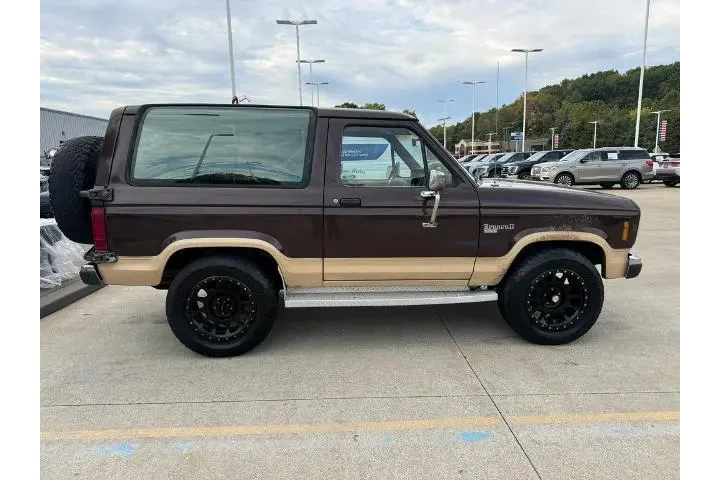 $11000 : Ford Bronco II 1986 2dr 4WD image 8