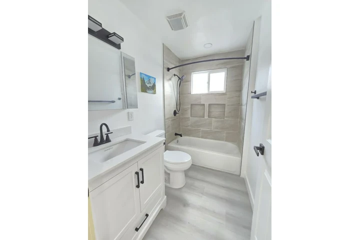 $2500 : 3 BED 2BATH IN COLDEN AVE, LA image 9