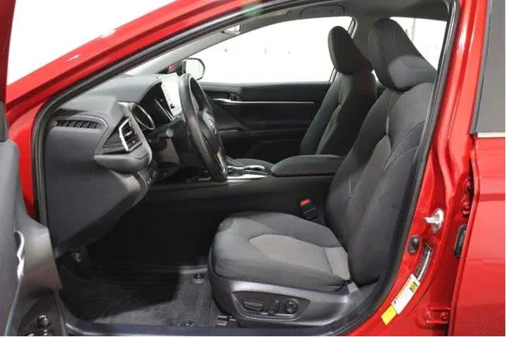 $27998 : Toyota Camry 2024 LE 4dr Sed image 3