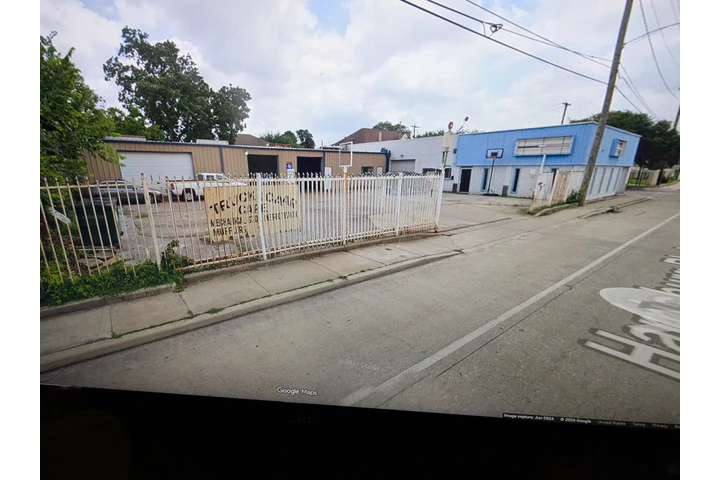 $1 : warehouse for lease image 1