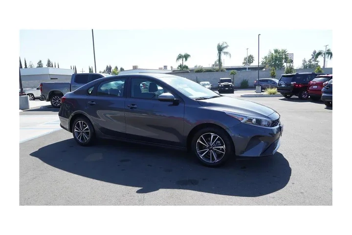 $18984 : 2023 Forte LXS image 4