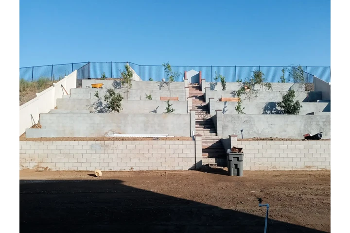 Aztecas LandsCaping image 4