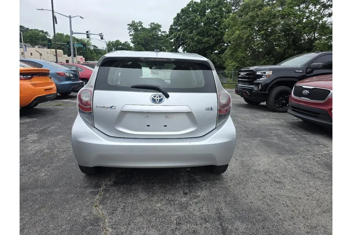 $5500 : 2013 Prius c One image 5