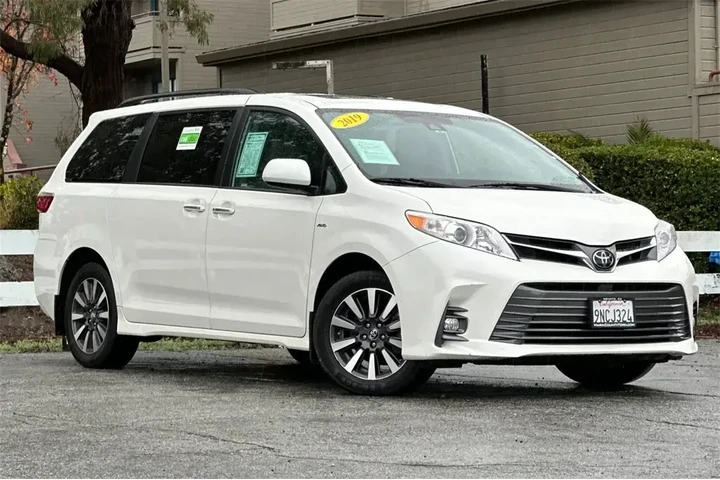 $37247 : Toyota Sienna 2019 AWD XLE 7 image 2