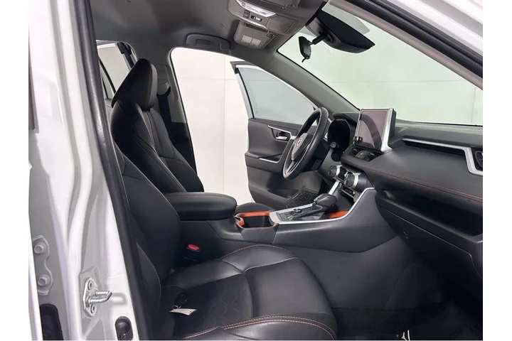 $31002 : Gold Certified2024 RAV4 Adven image 6