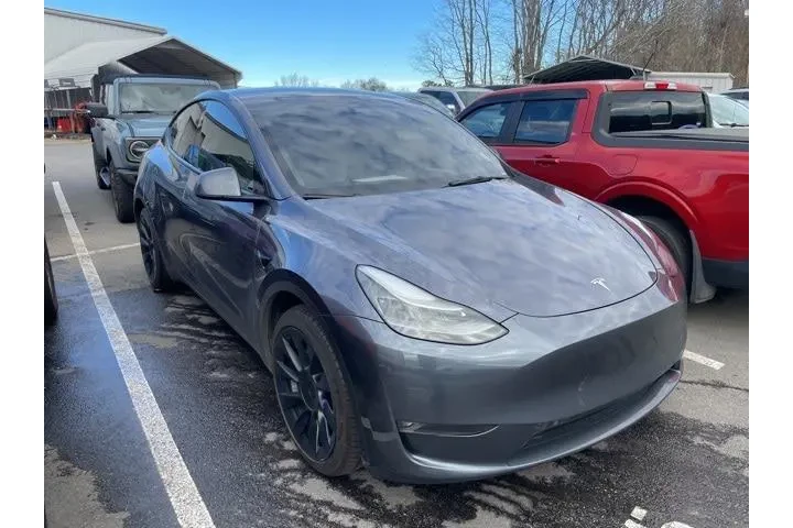 $30992 : Tesla Model Y 2023 AWD 4dr C image 2