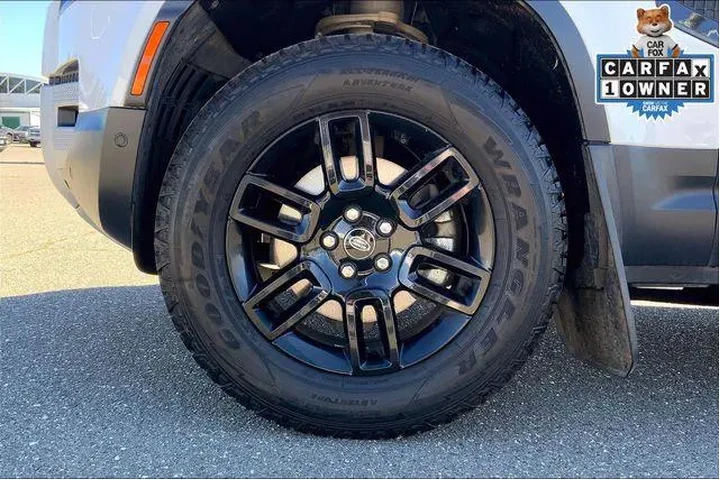 $39985 : Land Rover Defender 2022 AWD image 9