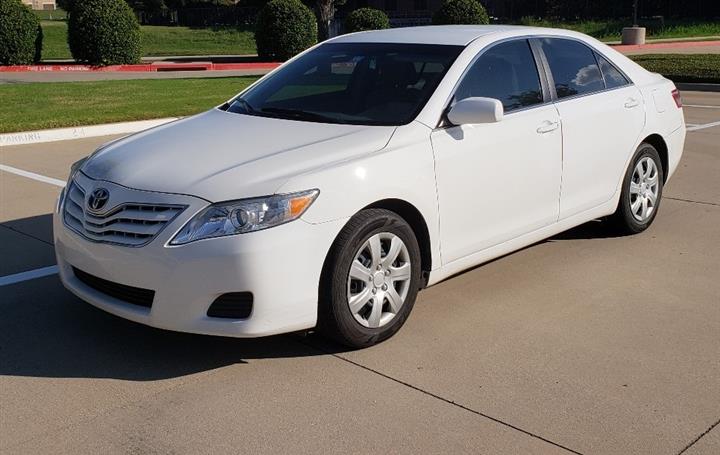 $5000 : **2011 Toyota Camry LE** image 1