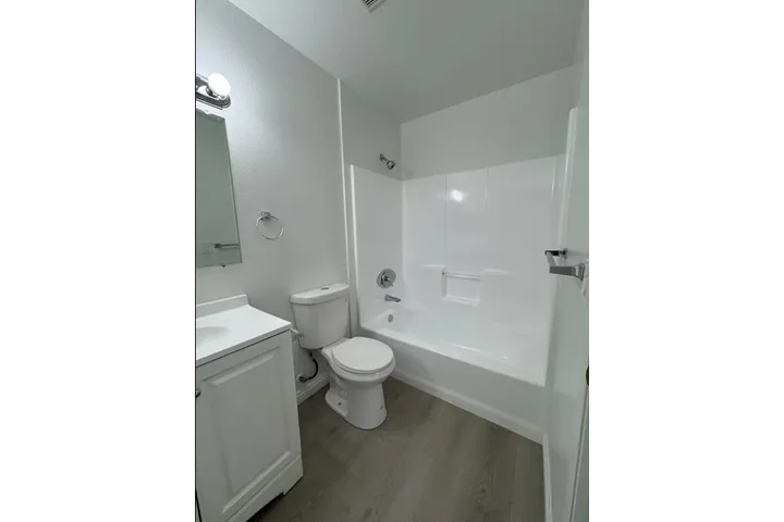 $2599 : FULLERTON- APTS. DE 2 RECS. image 5