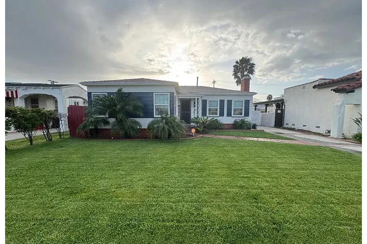 $2400 : Casa De renta🏠 Los Angeles image 1