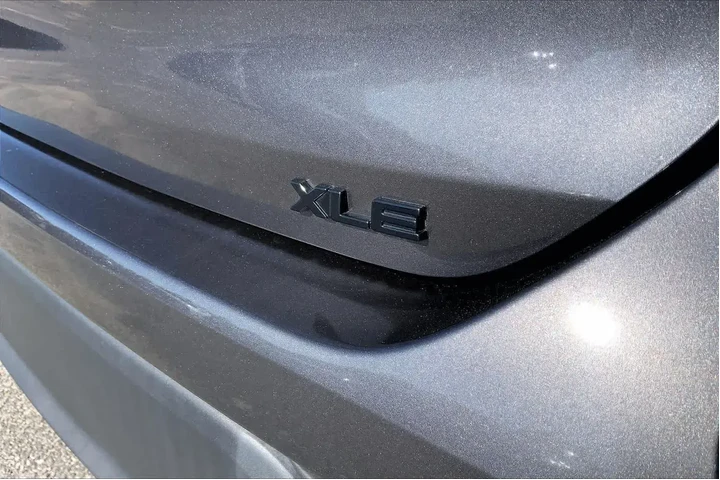 $37989 : Toyota Highlander 2023 L 4dr image 9