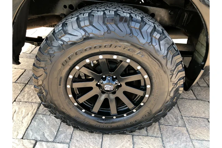 $15457 : 2014 Frontier SV Crew Cab 4WD image 9