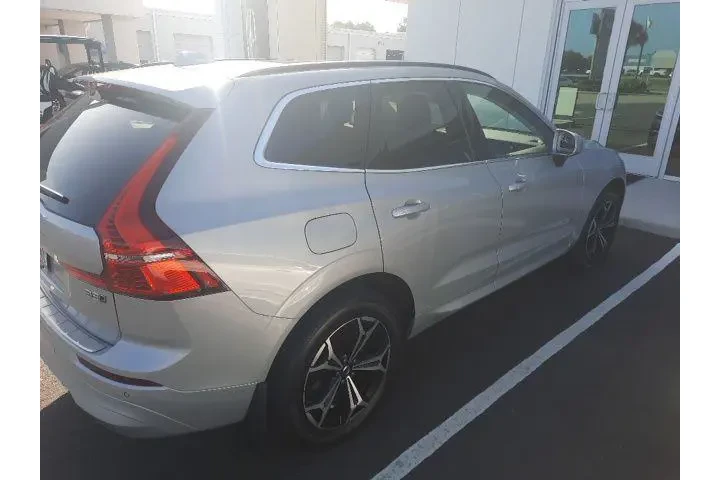 $28995 : Volvo XC60 2022 AWD B5 Momen image 8