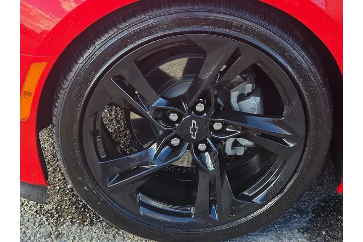 $28832 : Chevrolet Camaro 2023 LT 2dr image 9