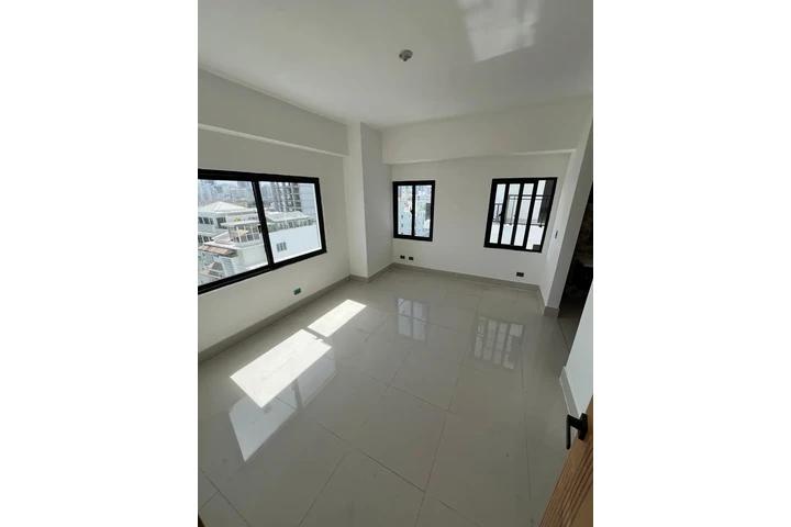 $750 : ALQUILO APARTAMENTO EN NACO VA image 5