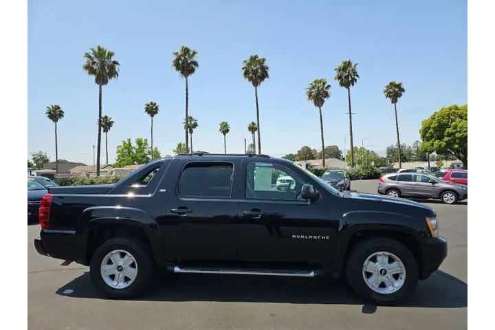 $15995 : 2011 Avalanche LT image 6