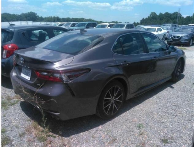 $23991 : PRE-OWNED 2022 TOYOTA CAMRY SE image 5